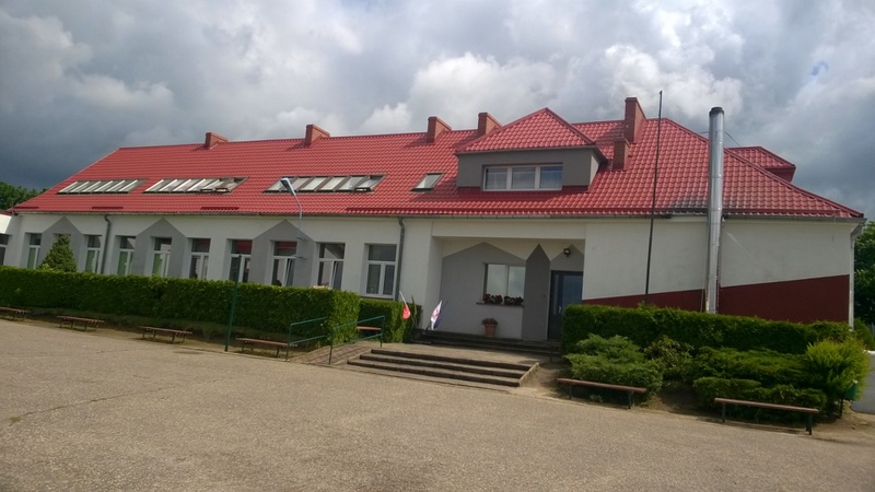 Budynek Szkoły Podstawowej w Półcznie wraz z salą sportową
