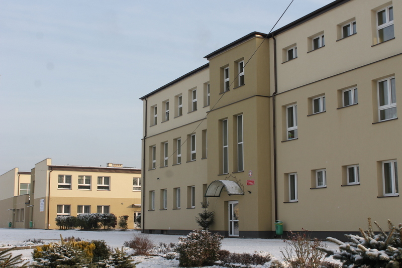 Szkoła Podstawowa i sala gimnastyczna w Studzienicach